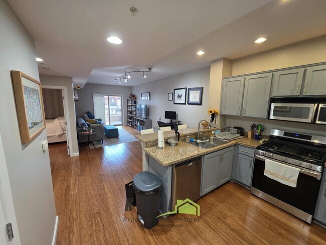 Building Photo - 450 J St