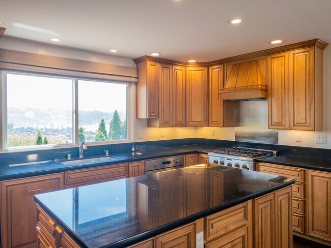 Building Photo - 27 Meadow Hill Dr