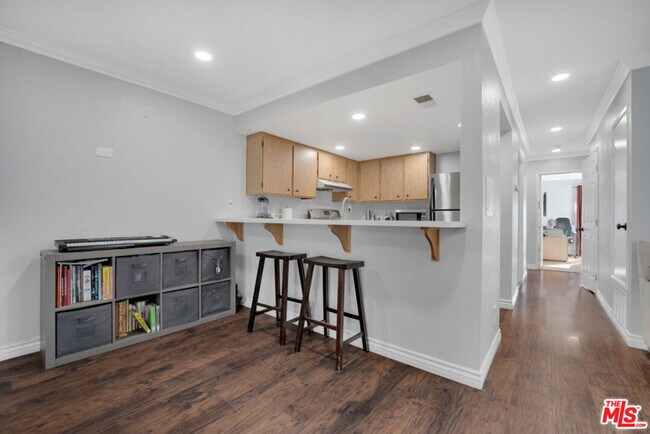 Building Photo - 18209 Sierra Hwy