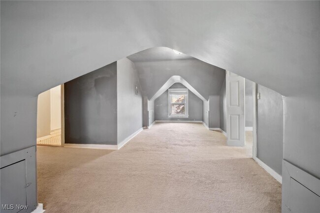 Building Photo - 1507 Crest Rd