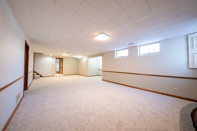 Building Photo - 5209 W 61st St