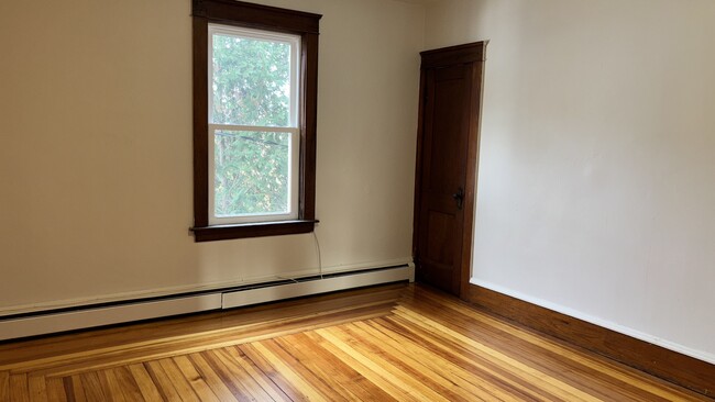 Building Photo - Newly Remodeled 3 Bedroom w/ double parlor