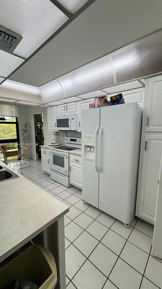 Building Photo - 1121 Crandon Blvd