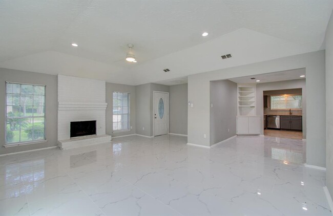 Building Photo - 326 Fair Oak Dr