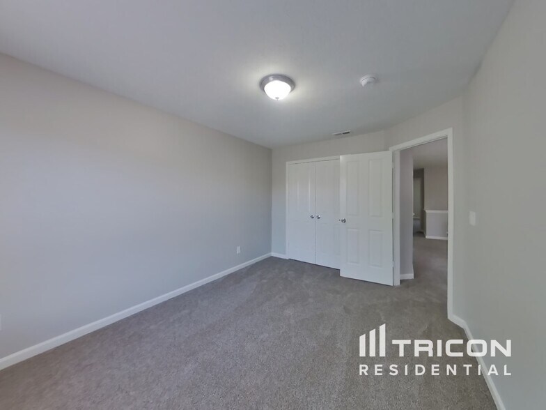 Building Photo - 8140 Carina Dr