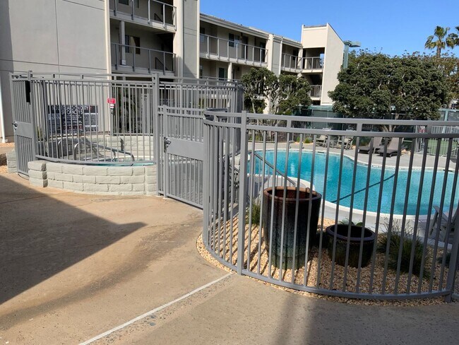 Building Photo - Huge White water condo at Fletcher Cove Solana Beach