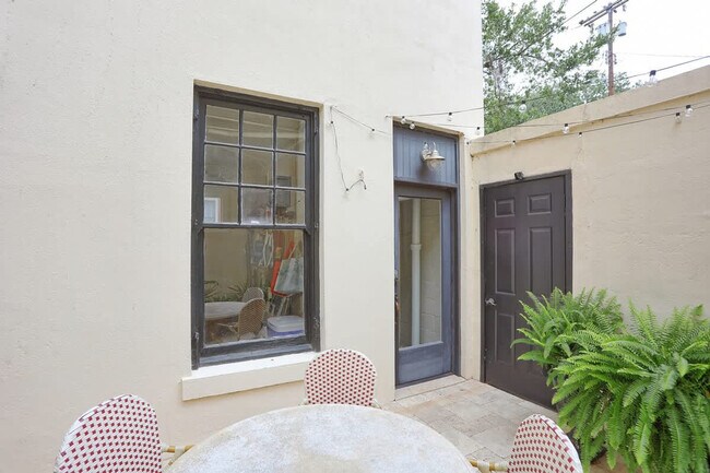 Building Photo - 916 Howard St