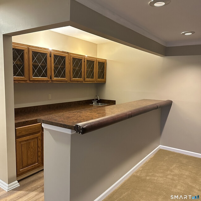 Building Photo - 6 Cove Rd