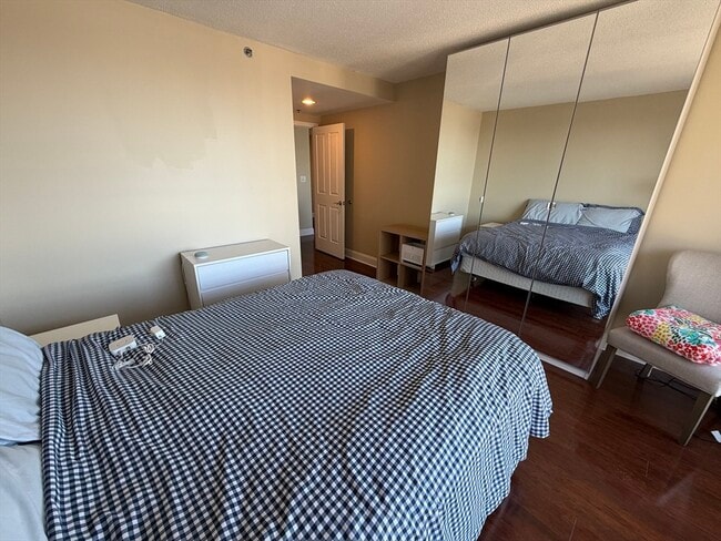 Building Photo - 10 Museum Way