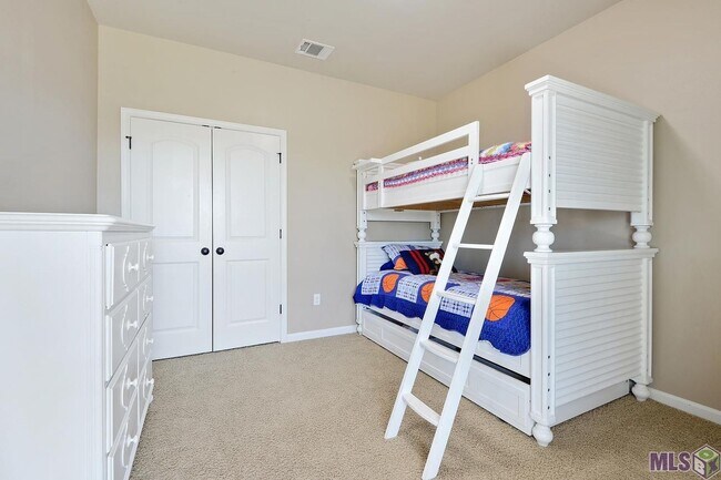 Building Photo - 644 Greenwich Dr