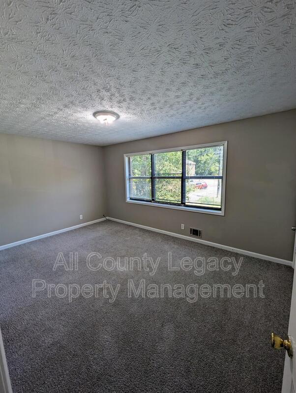 Building Photo - 774 Yorkshire Ln