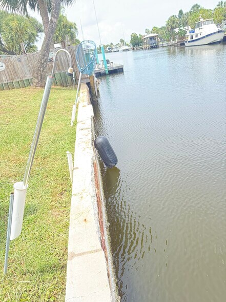 Building Photo - 108 Lantana Ave