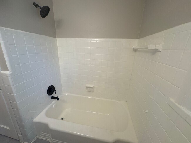 Building Photo - GORGEOUS 3 Bed 1 Bath w/Large Fenced Yard