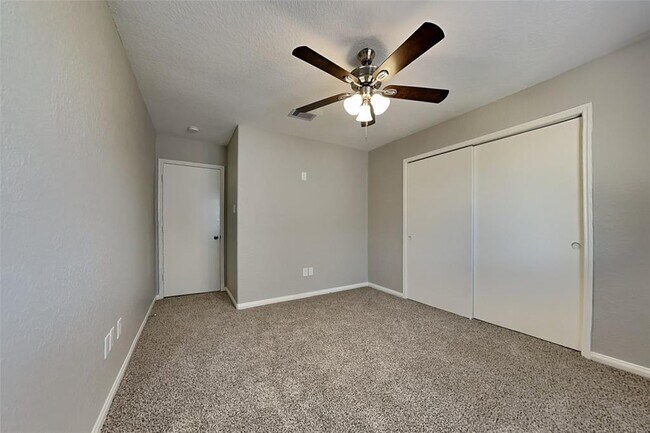 Building Photo - 22723 W Waterlake
