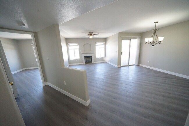 Building Photo - 4555 E Sahara Ave