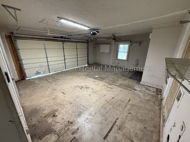Building Photo - 115 Hickory Ave