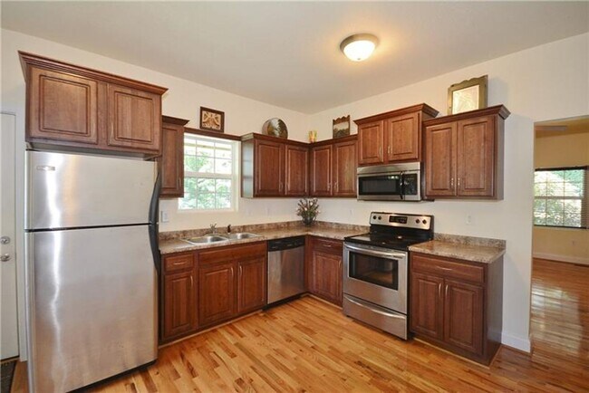 Building Photo - Adorable 2 Bed, 1 Bath Home in South Fayette - Covered Porches, Large Yard - Available as early a...