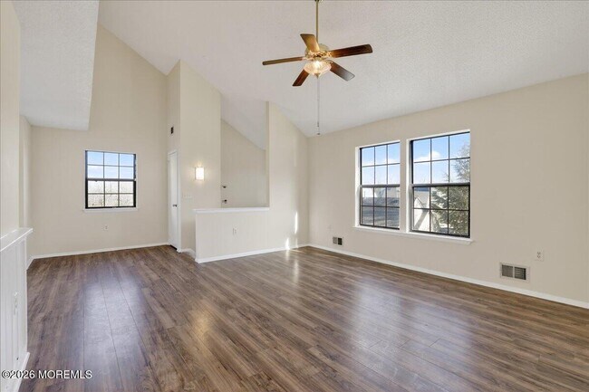 Building Photo - 709 Ivy Ct