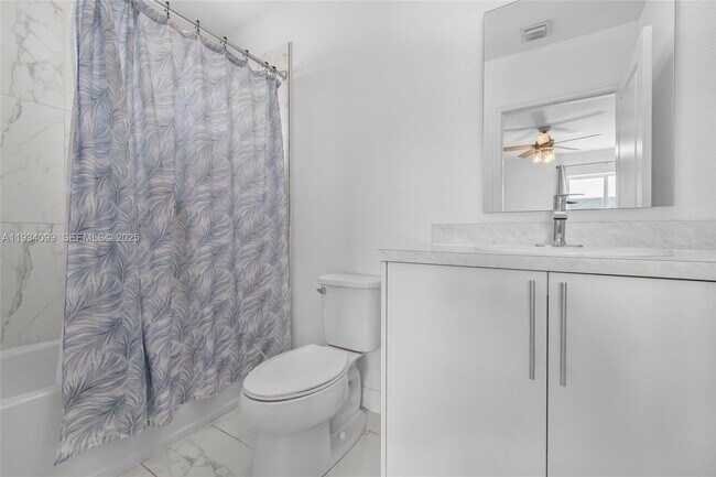 Building Photo - 1270 NW 3rd Ln