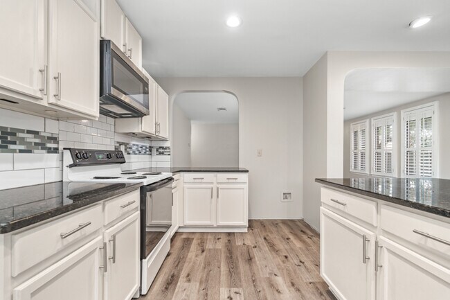 Building Photo - 15906 Colton Well