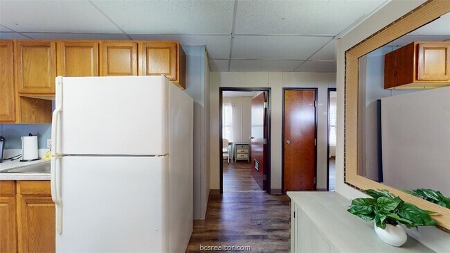 Building Photo - 5585 Straub Rd