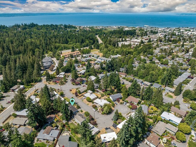 Building Photo - Beautifully Remodeled 3 Bed/2 Bath Edmonds...