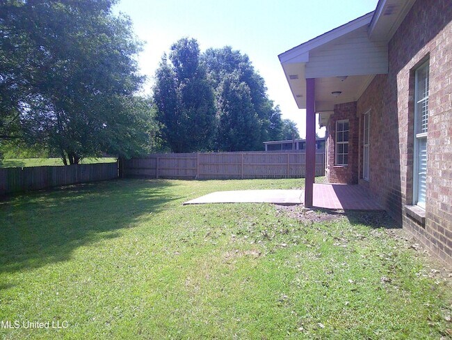 Building Photo - 141 Creekside Dr