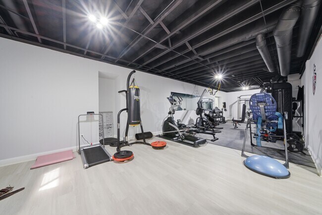 Building Photo - 7814 Brookbank Rd