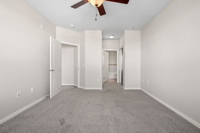 Building Photo - Charming 2 Bed, 2 Bath Top-Floor Condo with Great Sunrise Views