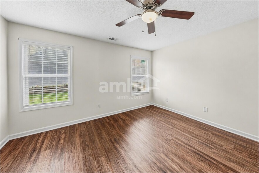 Building Photo - 294 Greystone Cir