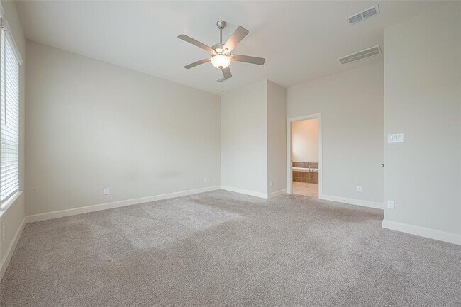 Building Photo - 402 Jolly Ginger Dr