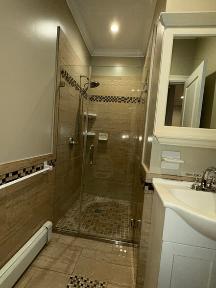 Building Photo - 150 S 6th Ave