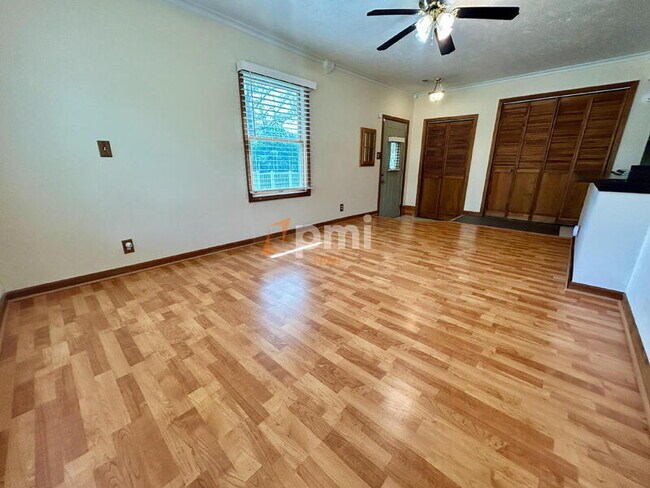 Building Photo - 5107 White Oak Terrace