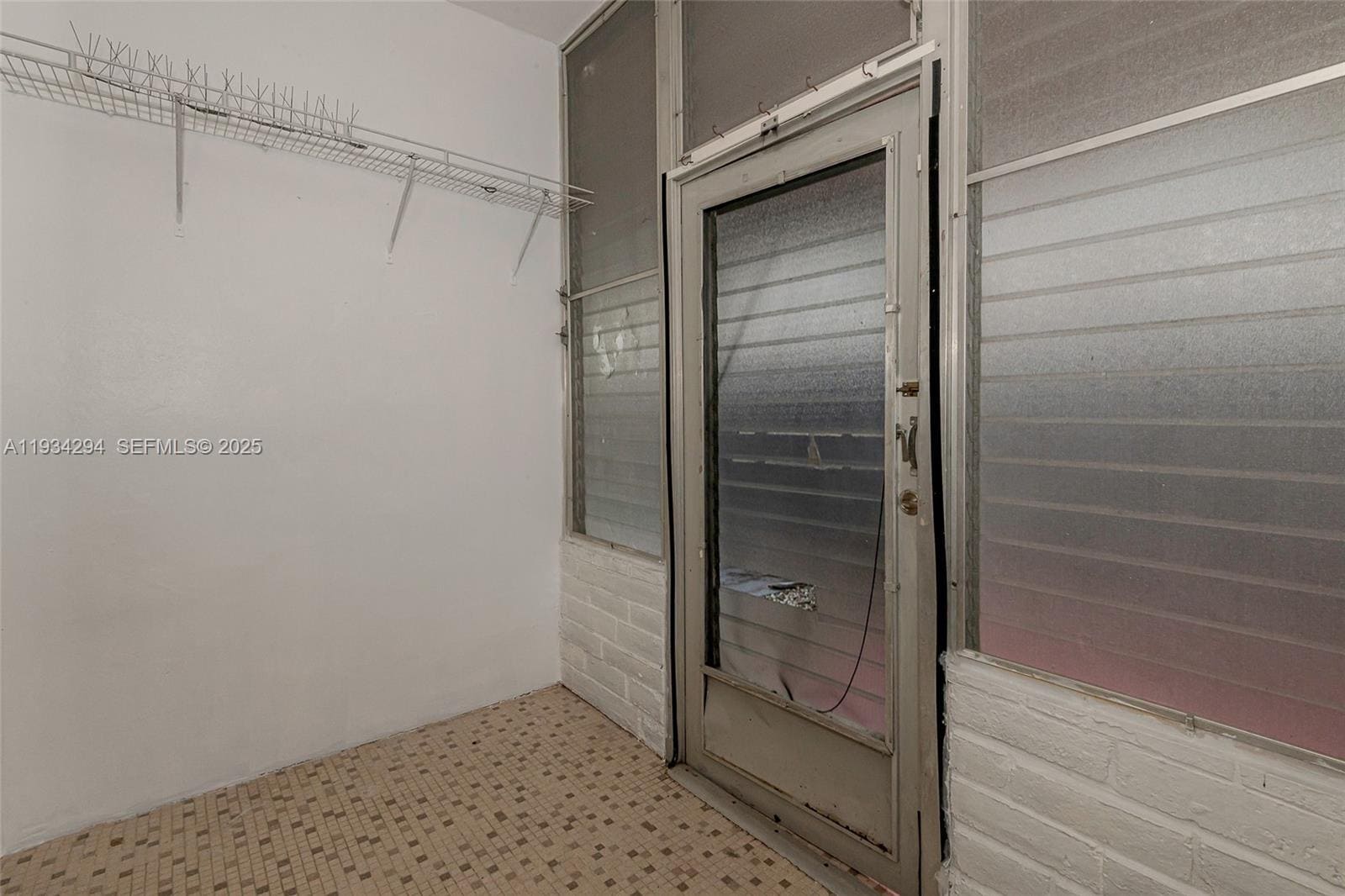 Building Photo - 1560 NE 127th St