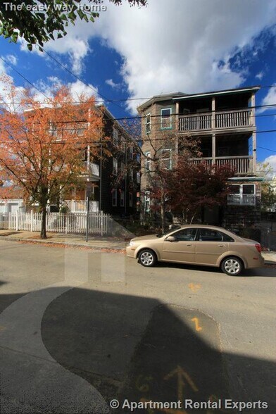 Building Photo - 53 Hinckley St