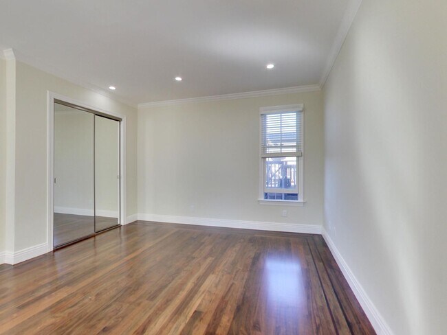 Building Photo - 1129 Green St