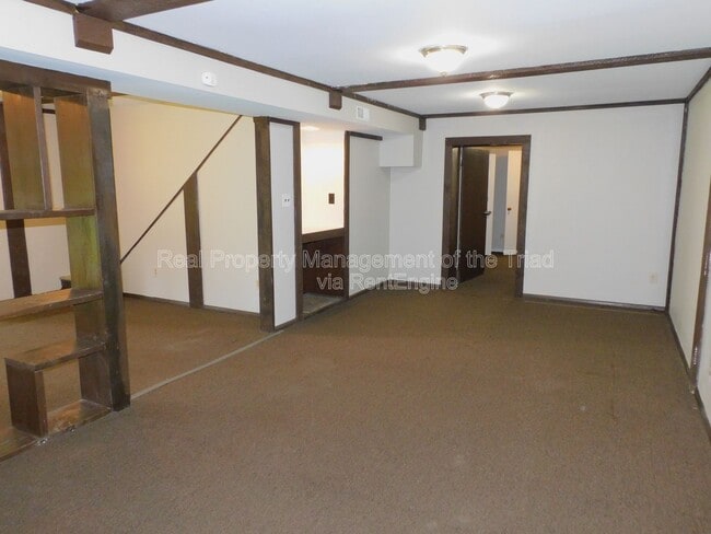 Building Photo - 911 Tipperary Dr