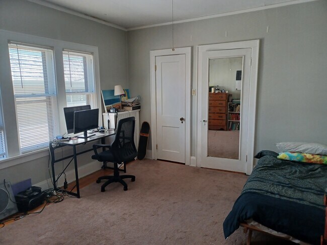 bedroom - 4013 N Prospect Ave