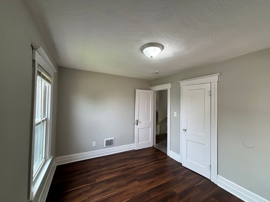 Building Photo - 242 Ferris St