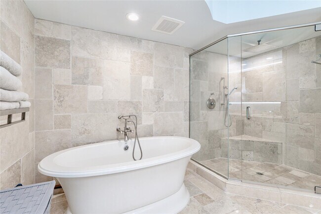 Building Photo - 333 Las Olas Way