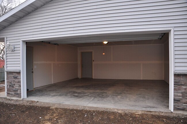 Building Photo - 2510 Trindal St