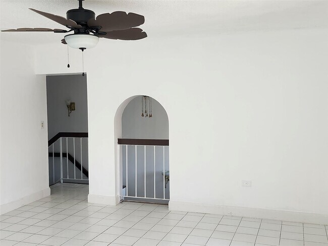 Building Photo - 2944 E Missionwood Ln