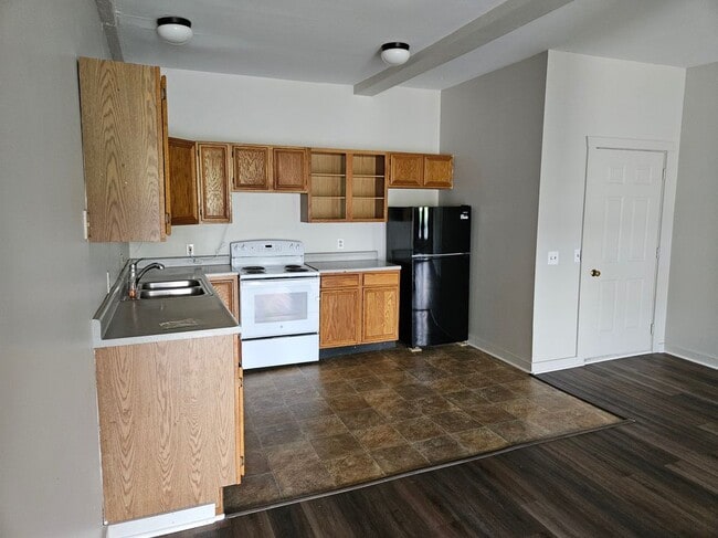 Primary Photo - 70 Millard St
