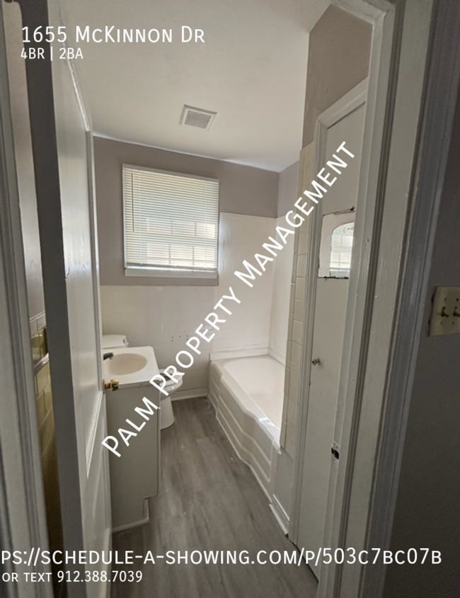 Building Photo - 1655 Mc Kinnon Dr