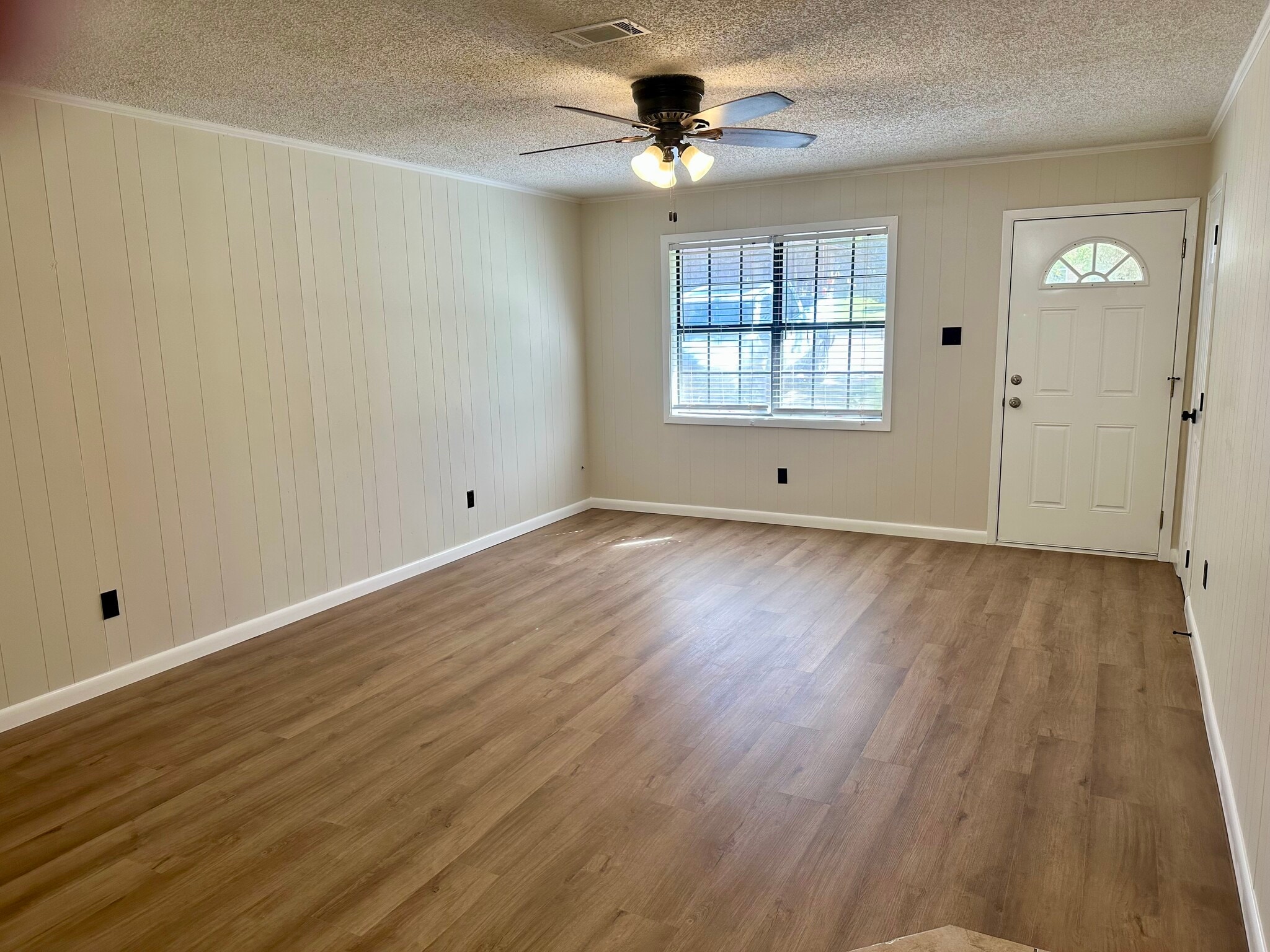 Building Photo - 102 Conifer Dr