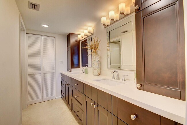 Building Photo - 3400 S Ocean Blvd