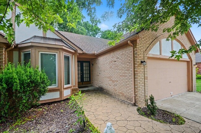 Building Photo - 456 Essex Dr