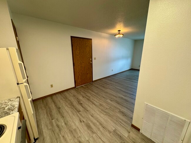 Building Photo - 156 Westside Dr