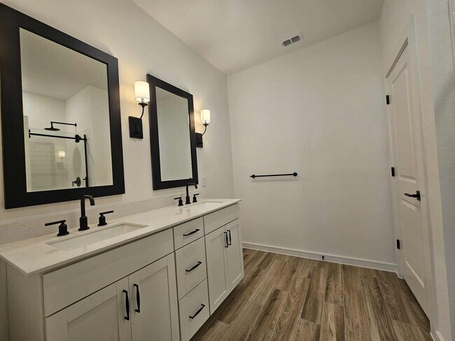 Building Photo - 8419 Tranquil Bay Ct