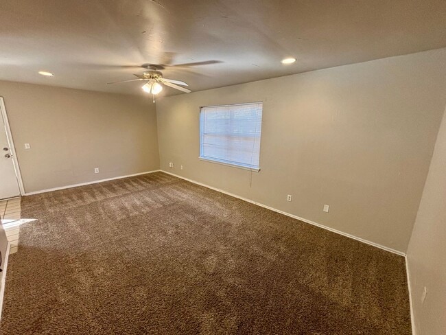 Building Photo - Three Bedroom Home in Tuttle! NEW PHOTOS C...